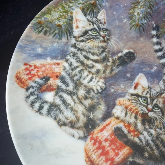 "Kittens with Mittens" Plate - Picture 4 of 8